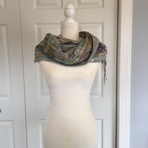 WNOT Elegant Scarf or Wrap! - Picture 6 of 10